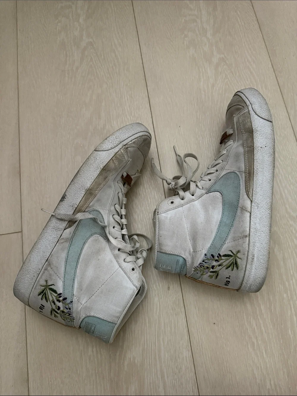 Nike High-Top Sneakers in White Light Gray Blue Swoosh Embroidered